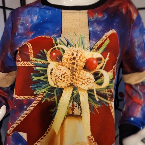 WOMEN'S SOFT SHINY CHRISTMAS SWEAT SHIRT STYLE WRAPED PACKAGE ART/SIZE MEDIUM - Picture 2 of 15